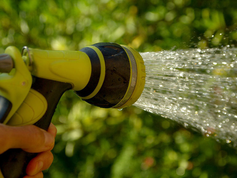 Mantenimiento bomba de riego jardín