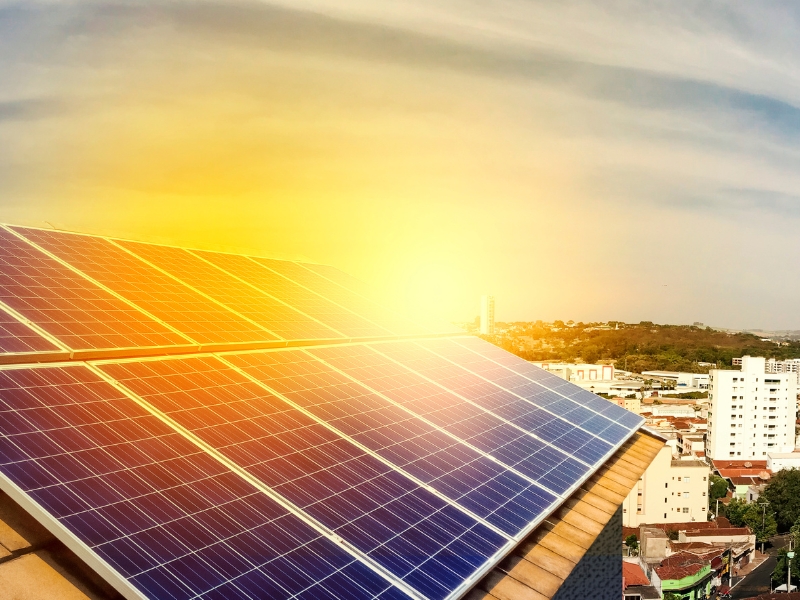 Usar una bomba sumergible con energía solar