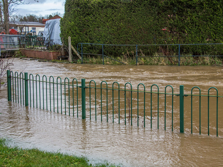 Cómo bombear agua de una inundación